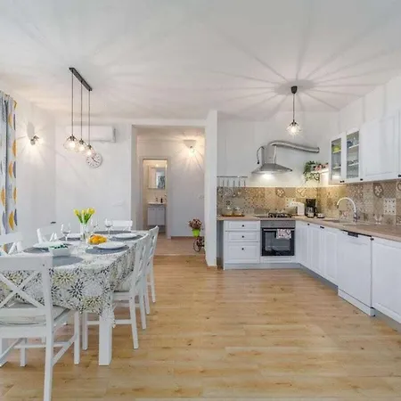Casa Anamaria Bei 度假居 弗尔萨尔